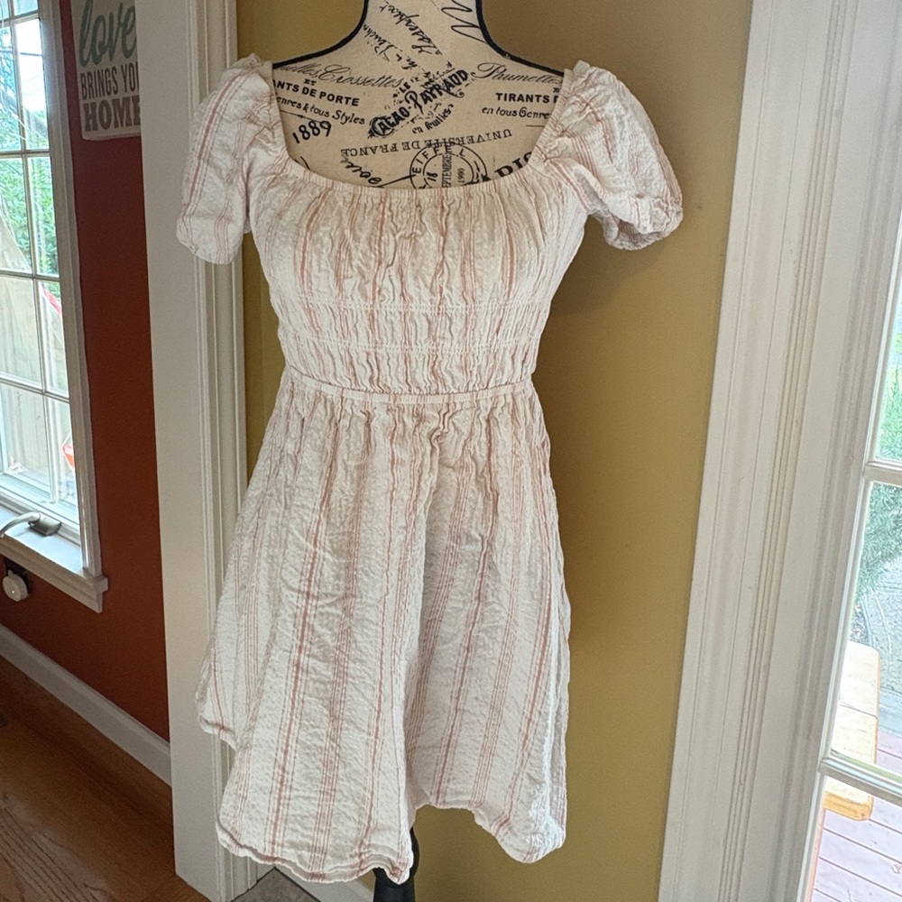 Forever 21 puff sleeve dress with open back size SMALL